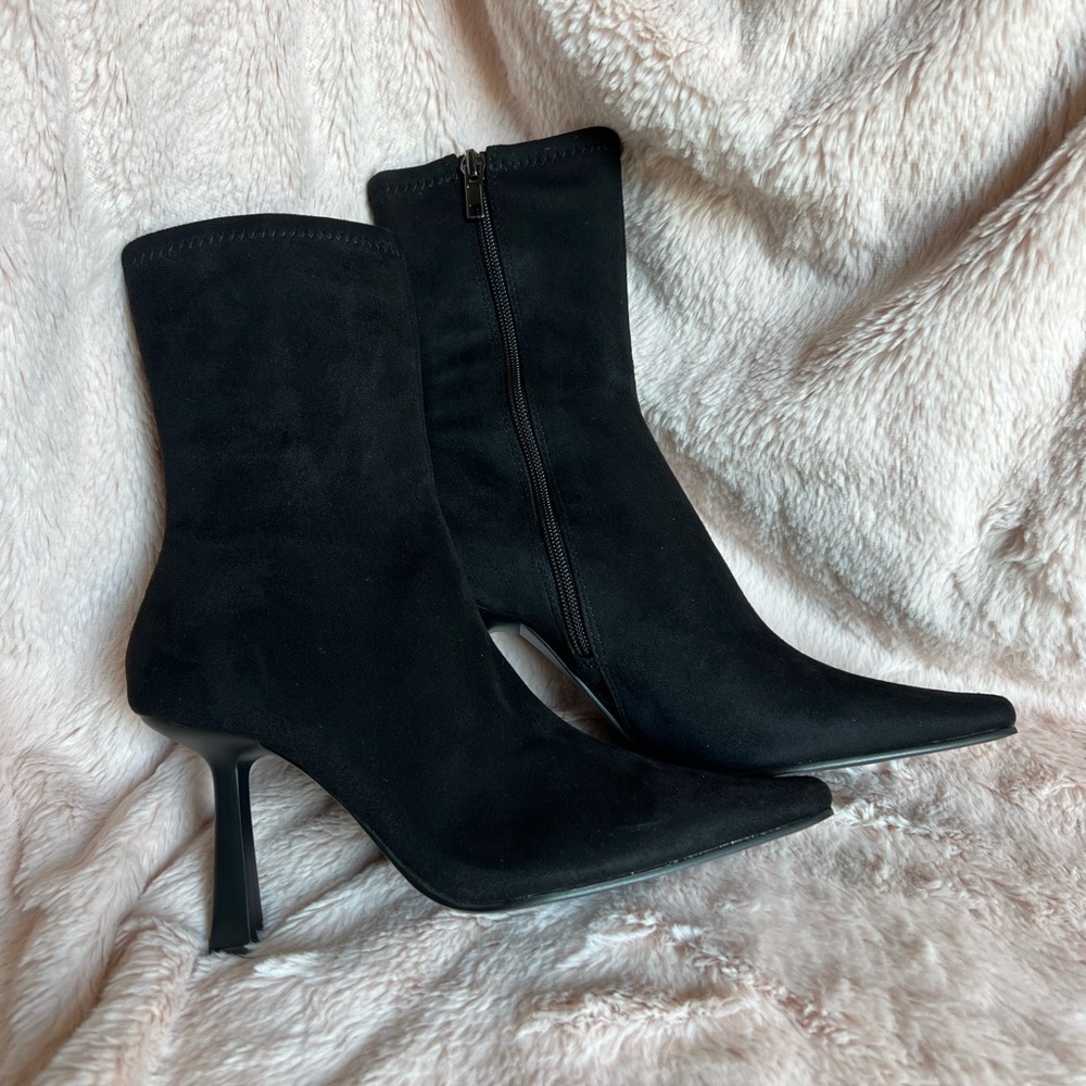 STEVE MADDEN BLACK VAKAY BOOTIES SIZE6